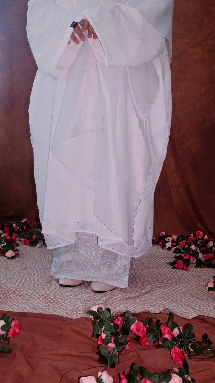 Ratna Kurung Songket