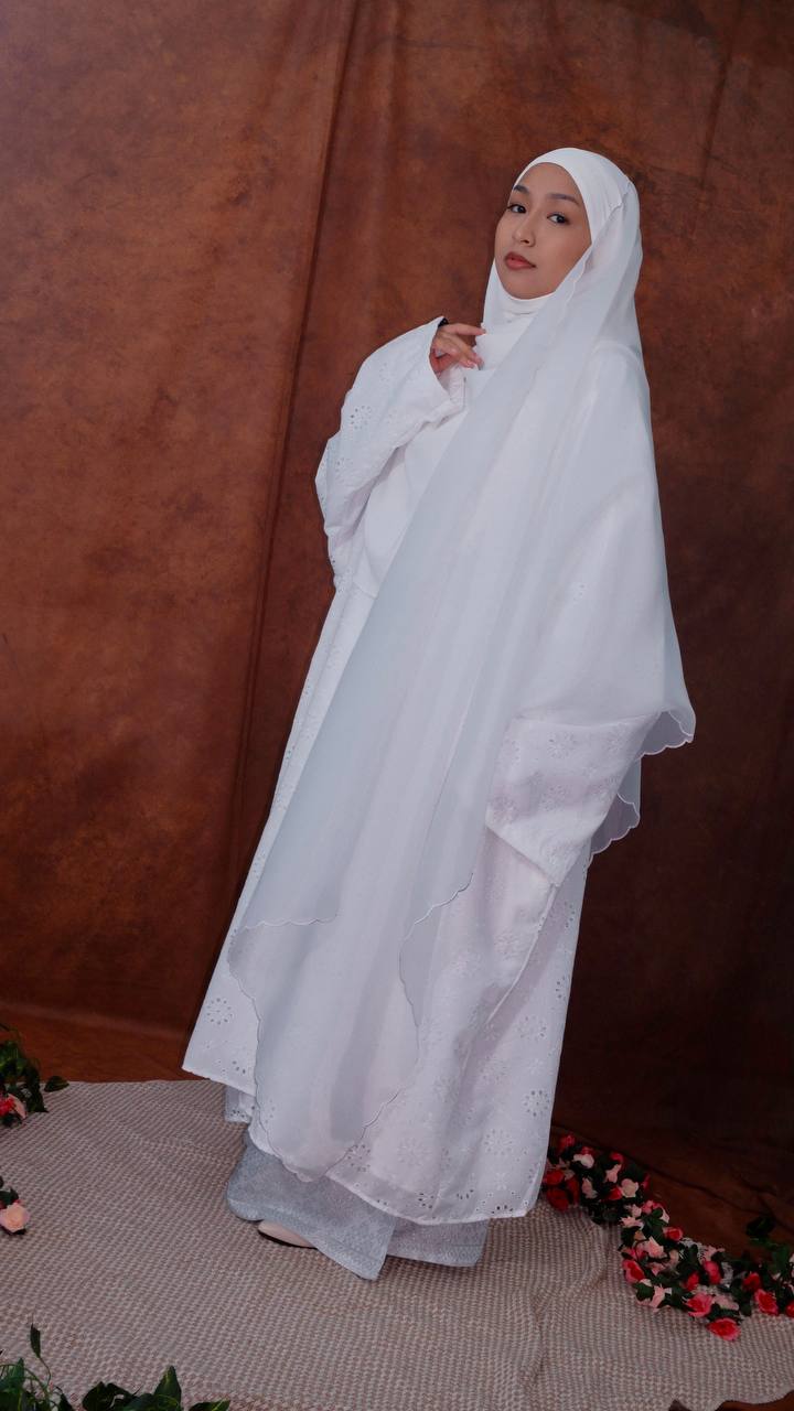 Ratna Kurung Songket