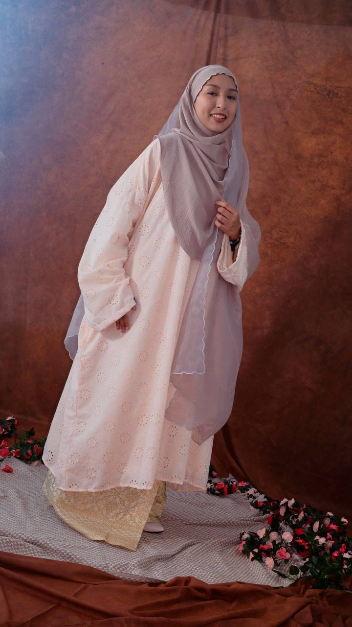 Ratna Kurung Songket