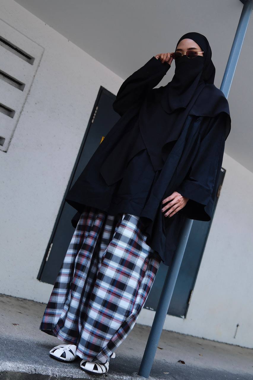 Pleats Barrel Pants