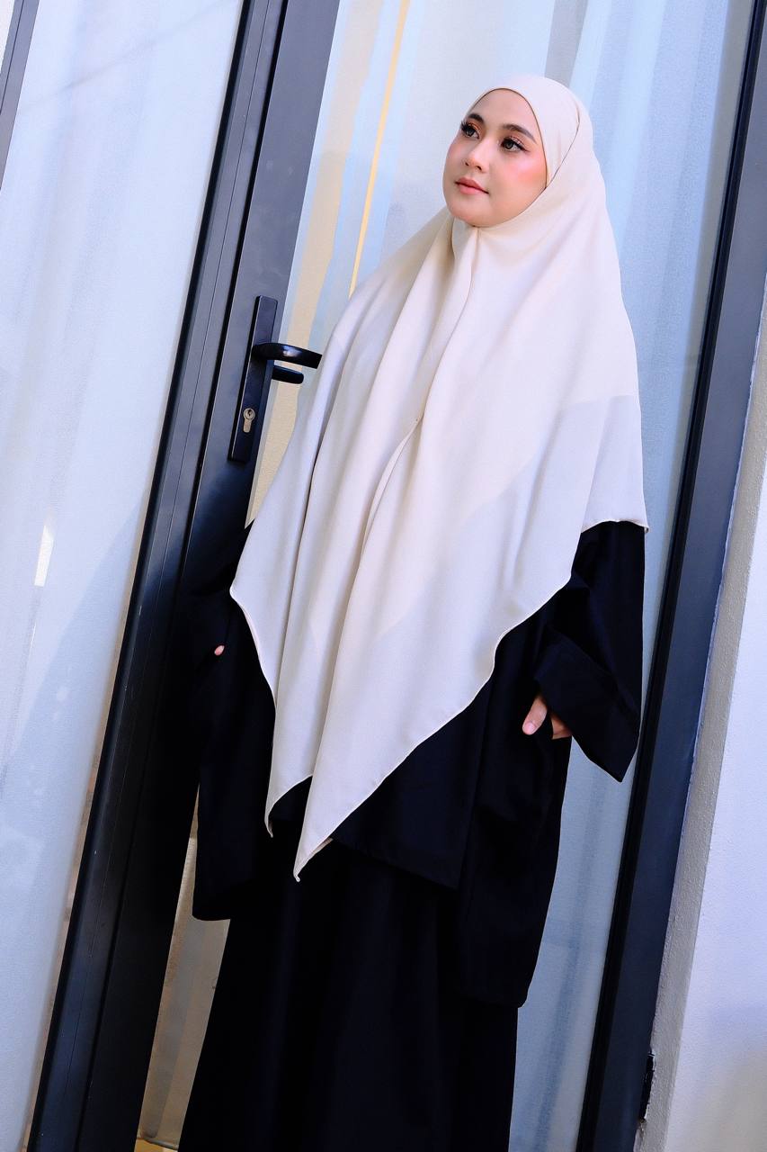Lara Plain Top