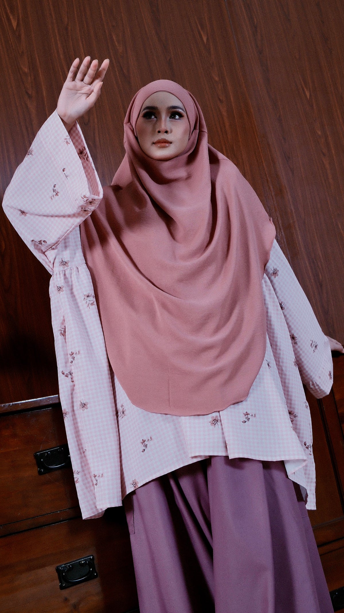 Lara Kotak Silk Lexus