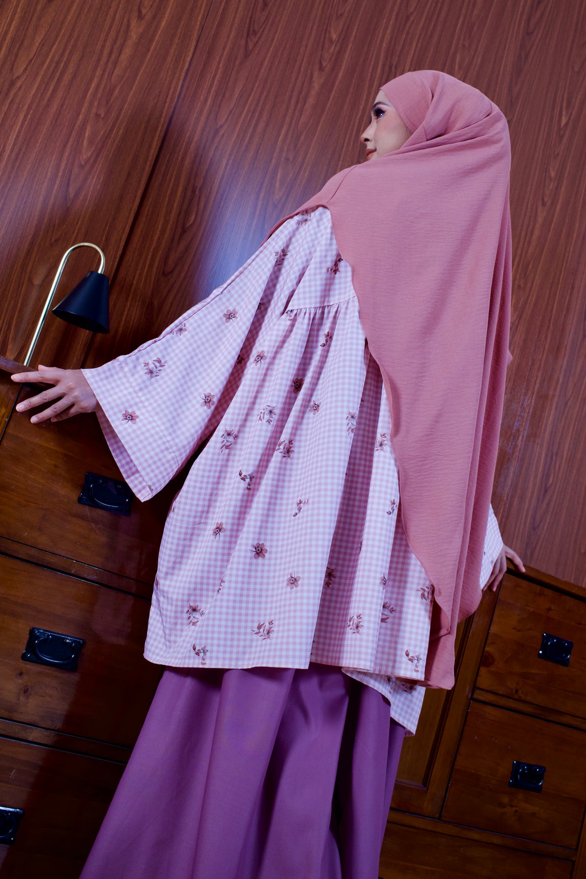 Lara Kotak Silk Lexus